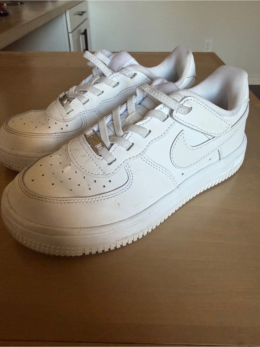 Nike Kids White Low-Top Sneakers with Velcro Strap - Air Force 1